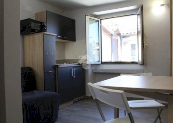 One-room apartment Via Andrea Provana, Torino (neighborhood Centro) - photo 2