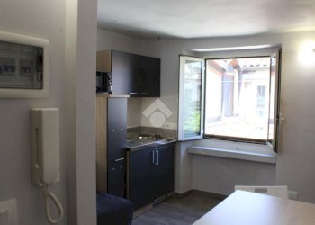 One-room apartment Via Andrea Provana, Torino (neighborhood Centro) - photo 3