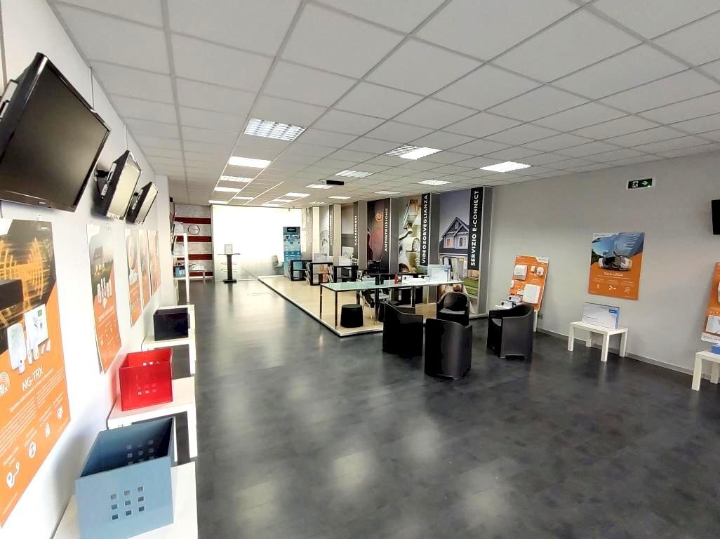 Locale Commerciale Località Grand Chemin, Saint-Christophe - foto 1