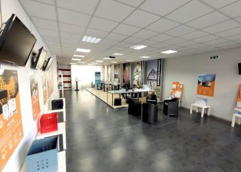 Locale Commerciale Località Grand Chemin, Saint-Christophe - foto 1