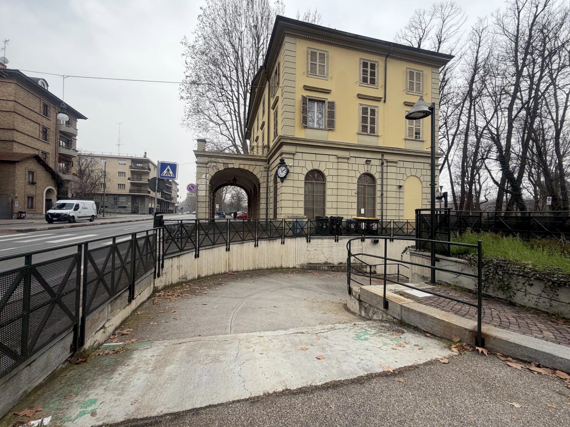 Box Corso Moncalieri, Torino (zona Borgo Po) - foto 1