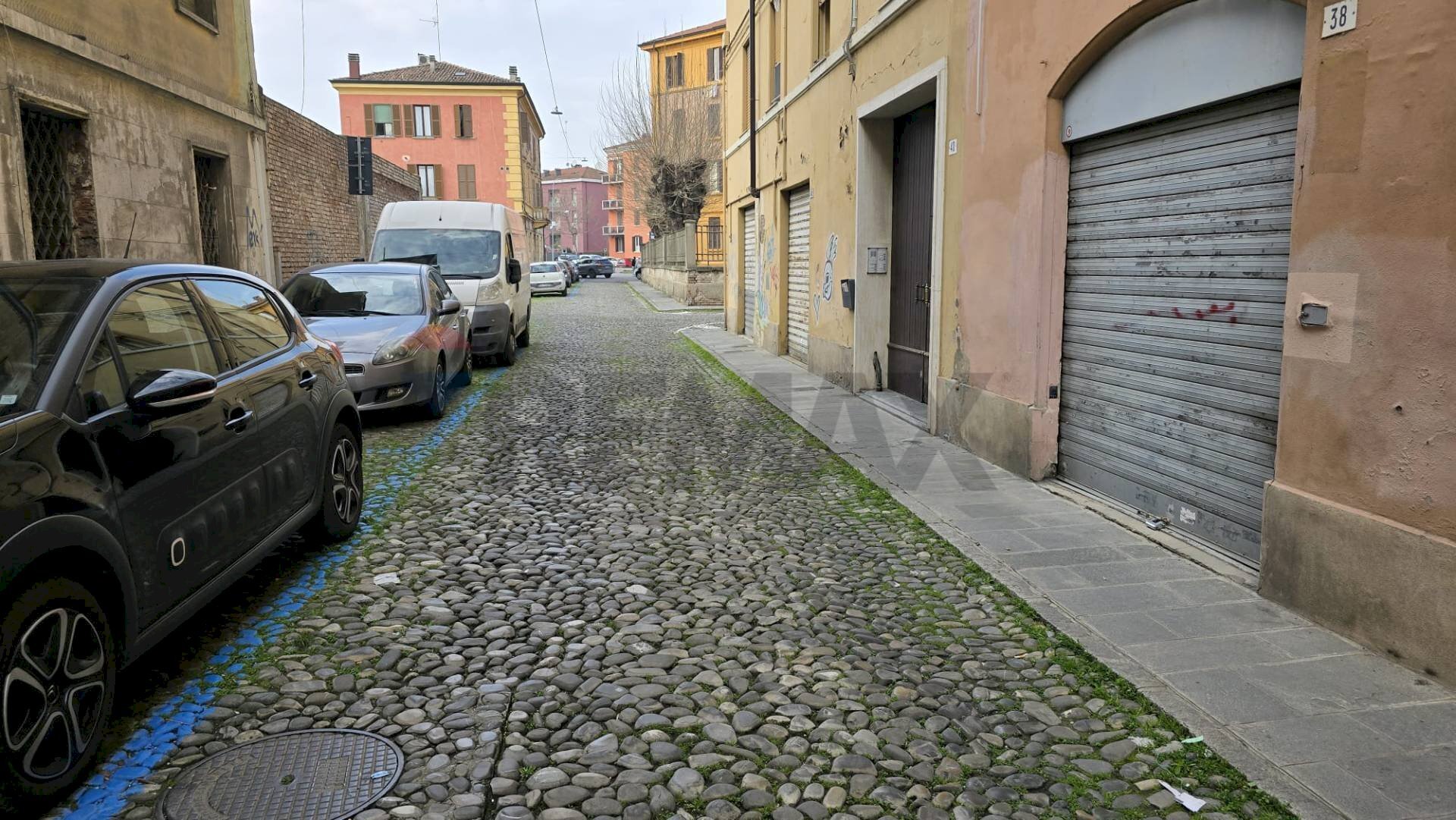 Negozio Via San Martino, 36 
 Centro storico, Modena (zona Centro Storico) - foto 2
