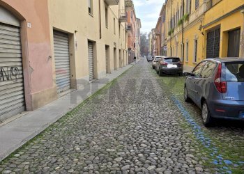 Negozio Via San Martino, 36 
 Centro storico, Modena (zona Centro Storico) - foto 1