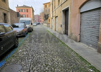 Negozio Via San Martino, 36 
 Centro storico, Modena (zona Centro Storico) - foto 2