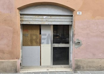 Negozio Via San Martino, 36 
 Centro storico, Modena (zona Centro Storico) - foto 3