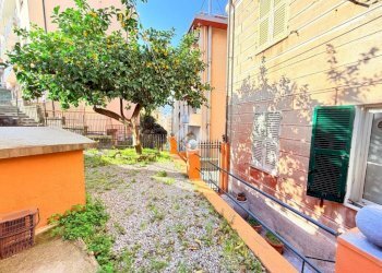 Quadrilocale Salita Campasso di S. Nicola, Genova (zona Borzoli) - foto 1