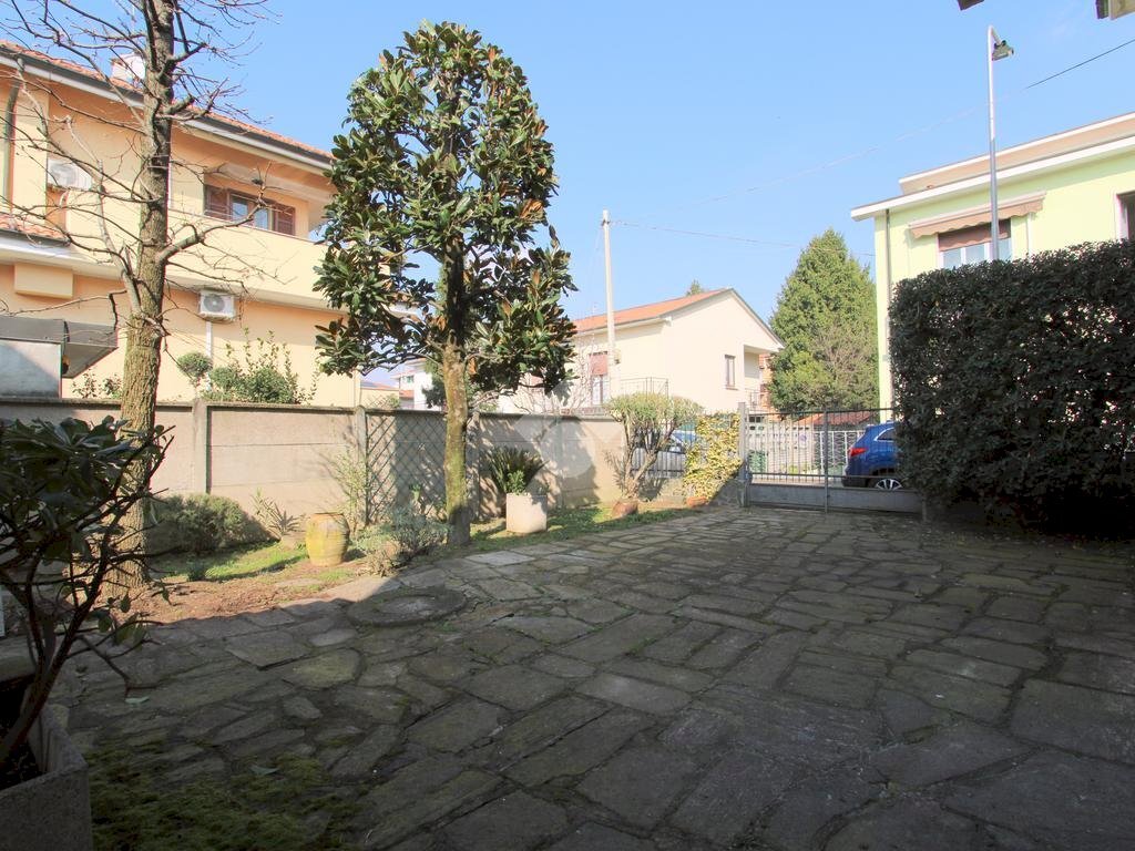 Appartamento Via Madonna Assunta, Bareggio - foto 2