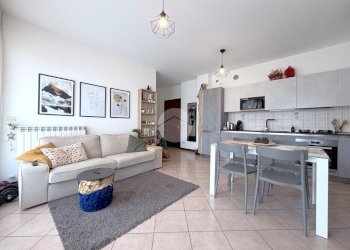 Two-room apartment Piazza Sandro Pertini, Santo Stefano Ticino - photo 1