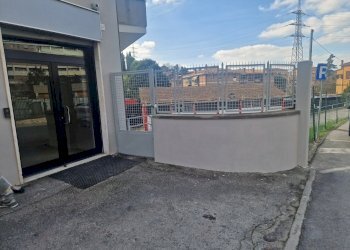 facciata - Locale Commerciale Via Campo di Marte 3, Perugia - foto 16