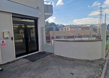 facciata - Locale Commerciale Via Campo di Marte 3, Perugia - foto 17