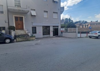 facciata - Locale Commerciale Via Campo di Marte 3, Perugia - foto 2