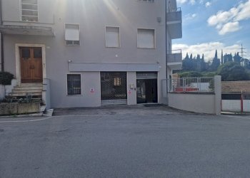 facciata - Locale Commerciale Via Campo di Marte 3, Perugia - foto 10