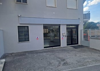 facciata - Locale Commerciale Via Campo di Marte 3, Perugia - foto 12