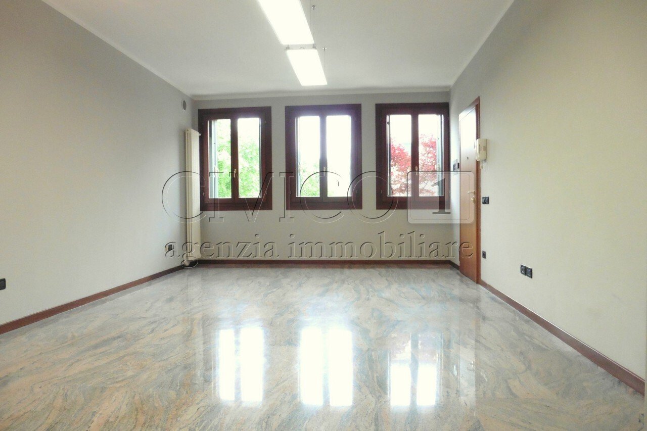 P1030315.JPG - Ufficio via Pola, Torri di Quartesolo - foto 1