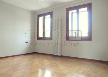 P1030310.JPG - Office via Pola, Torri di Quartesolo - photo 4