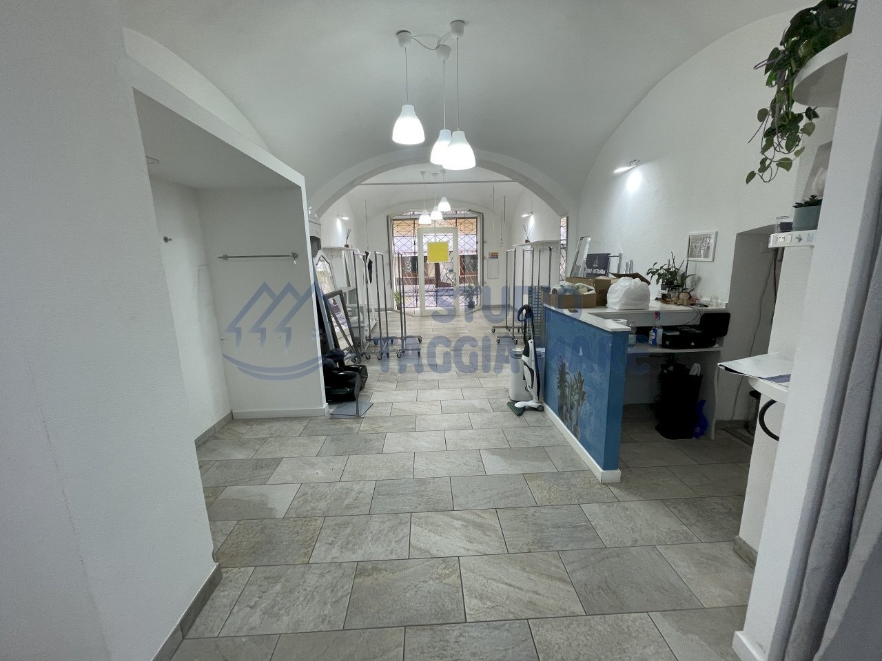 IMG_7911.JPG - Locale Commerciale Via Candido Queirolo, Taggia - foto 2