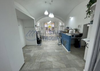 IMG_7911.JPG - Locale Commerciale Via Candido Queirolo, Taggia - foto 2