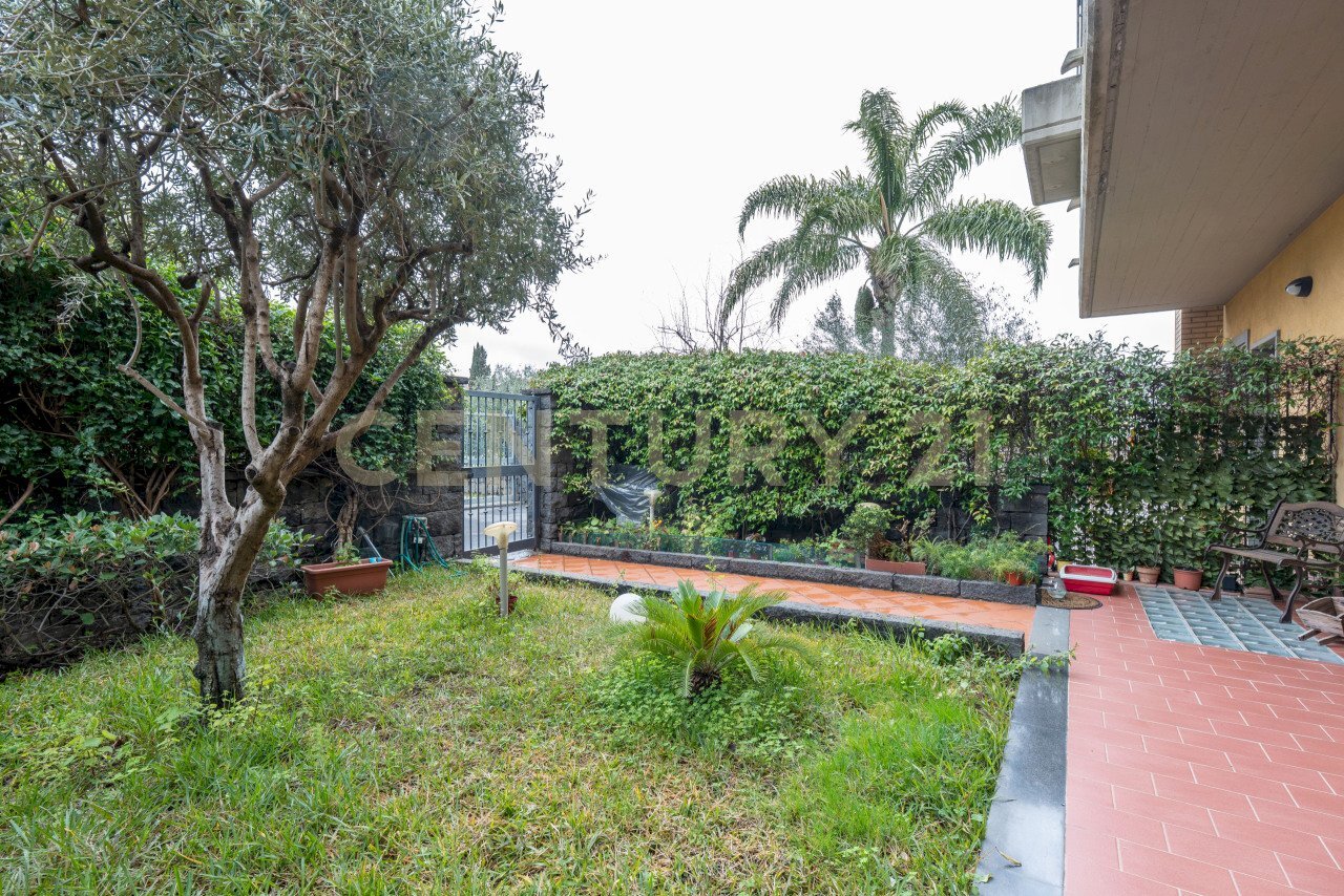 0903_23.jpg - Casa indipendente Via A. di Sangiuliano 68, Sant'Agata Li Battiati - foto 2