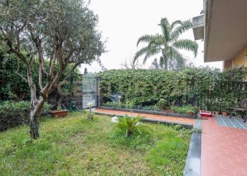 0903_23.jpg - Casa indipendente Via A. di Sangiuliano 68, Sant'Agata Li Battiati - foto 2