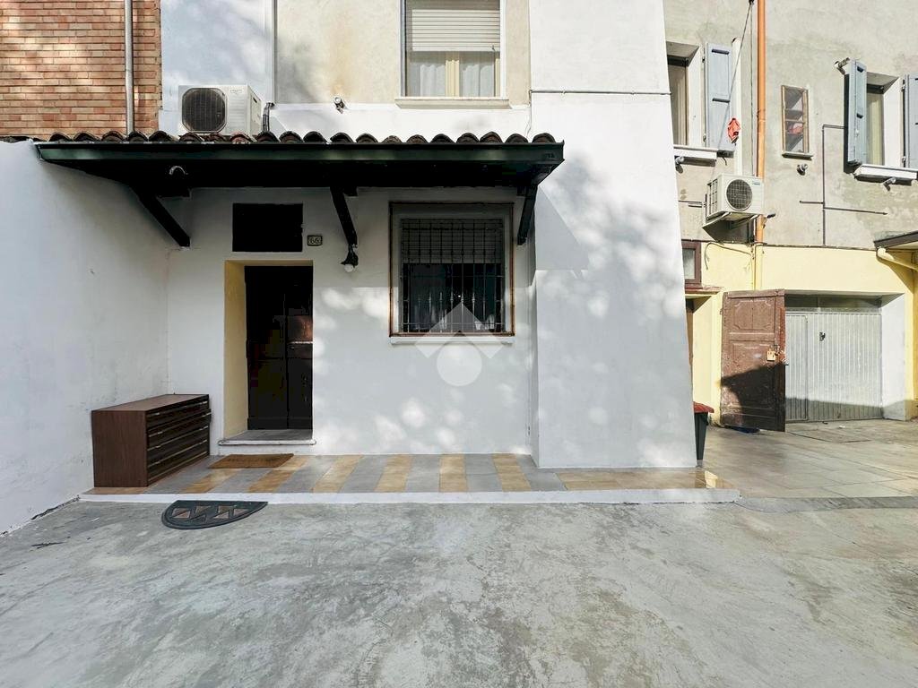 Semi-detached house Viale Dante Alighieri, Castelnovo di Sotto - photo 1