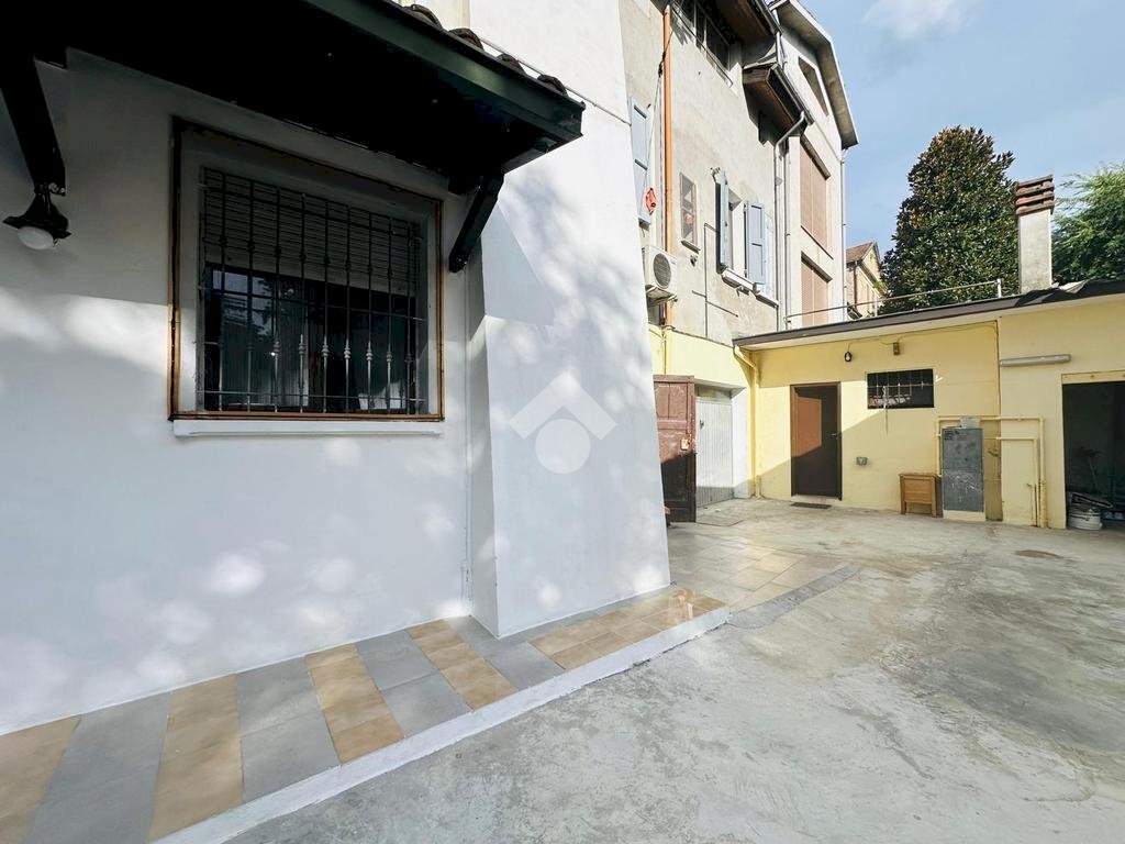 Semi-detached house Viale Dante Alighieri, Castelnovo di Sotto - photo 2