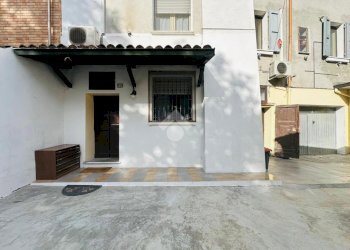 Semi-detached house Viale Dante Alighieri, Castelnovo di Sotto - photo 1