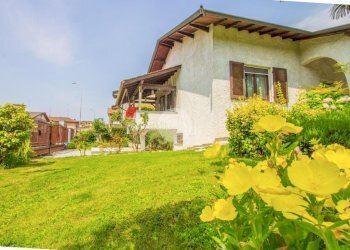 Porzione di casa Via Olona, Garbagnate Milanese - foto 1