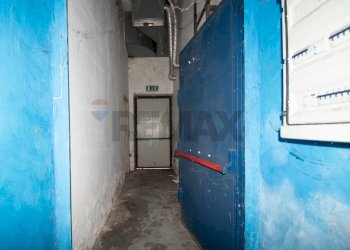 Laboratory Via Vittorio Veneto, 9
Pilzone, Iseo - photo 11