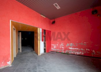 Laboratory Via Vittorio Veneto, 9
Pilzone, Iseo - photo 13