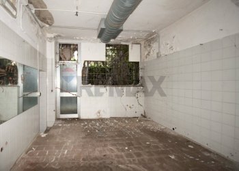 Laboratory Via Vittorio Veneto, 9
Pilzone, Iseo - photo 16