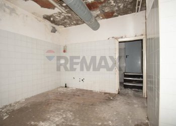 Laboratory Via Vittorio Veneto, 9
Pilzone, Iseo - photo 17