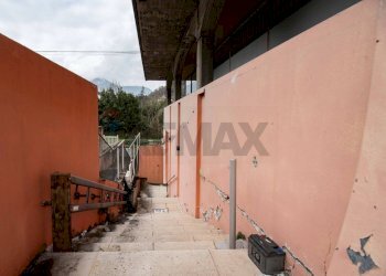 Laboratory Via Vittorio Veneto, 9
Pilzone, Iseo - photo 19