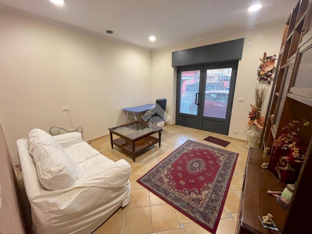 Negozio Via Gioberti, Pinerolo - foto 1