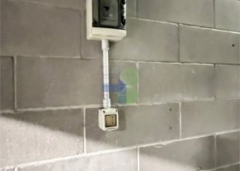 presa elettrica con interruttore - Box Via Castelli 19, Livorno - foto 6