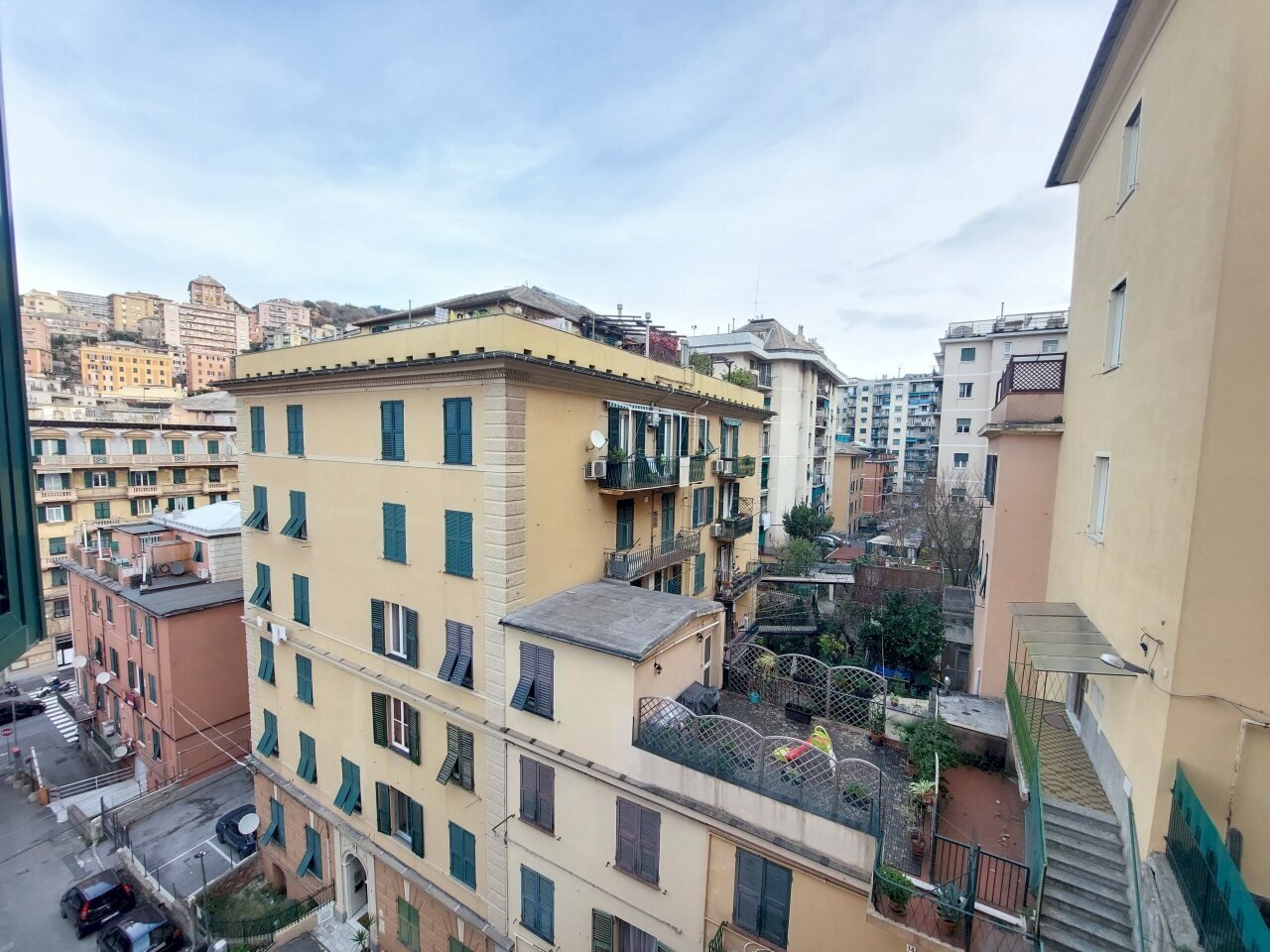 20251215_101045.jpg - Three-room apartment Passo della Zebra, Genova (neighborhood Marassi) - photo 1