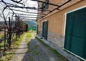 ingresso palazzo - Appartamento Via Savona 6, Quiliano - foto 1