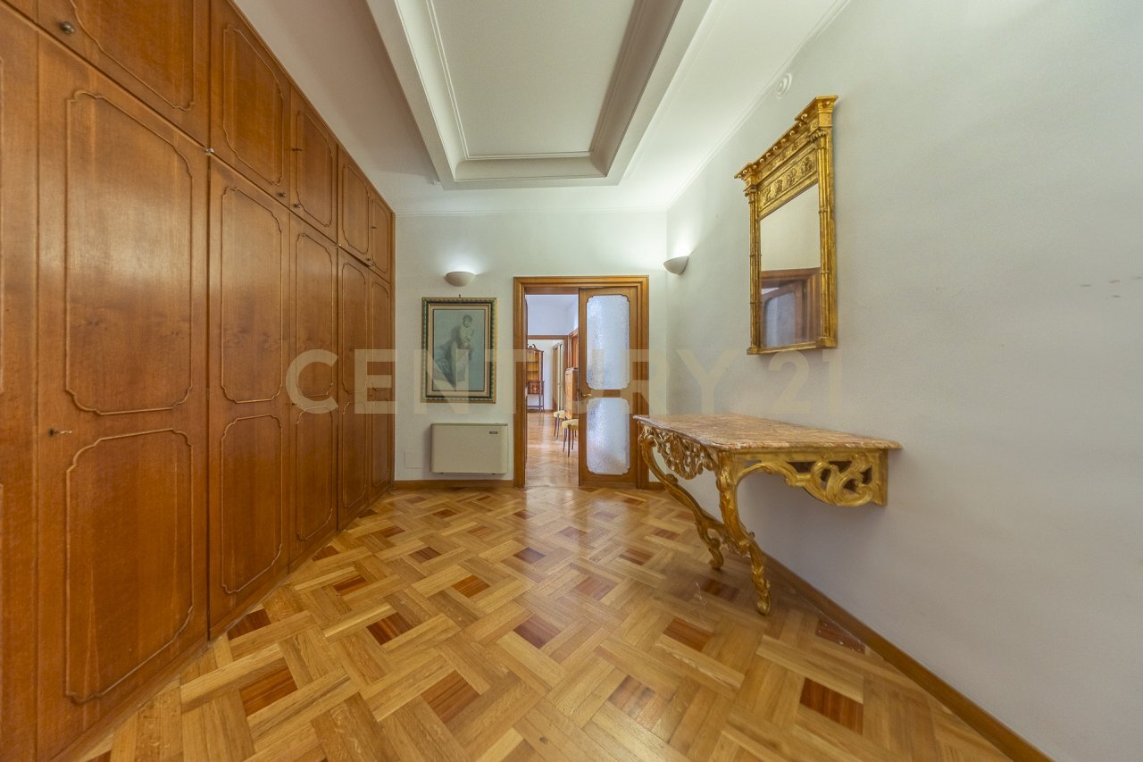 2.jpg - Trilocale Via della Croce 71, Roma - foto 3