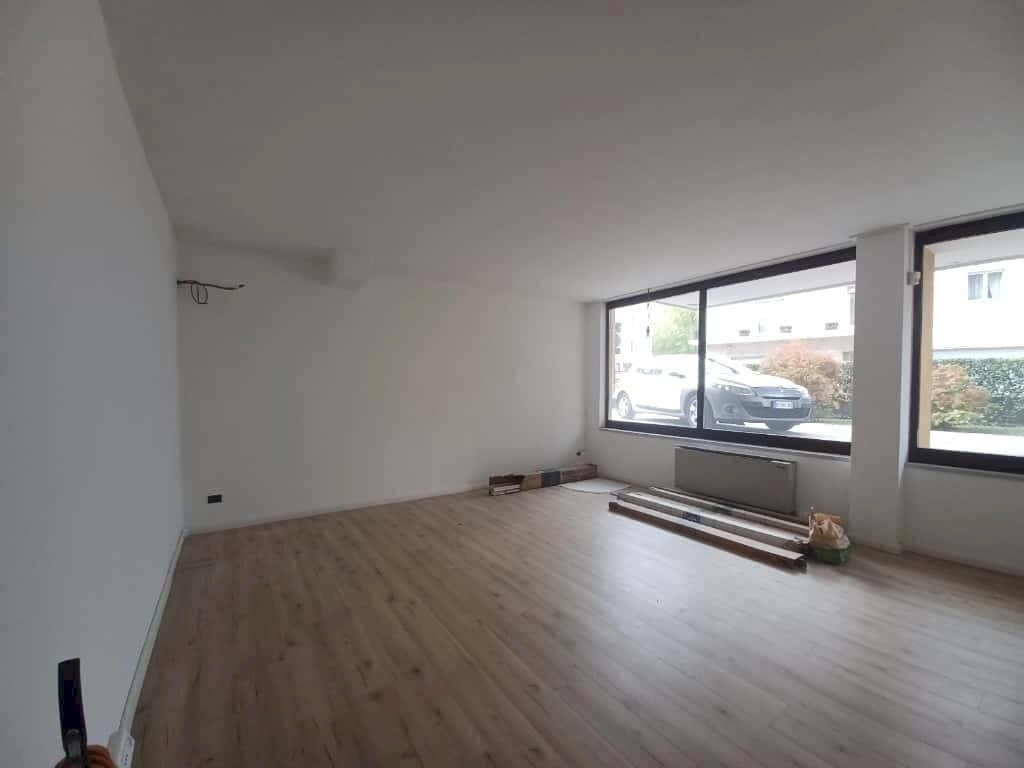 4569d016-668b-43f2-b1c1-2e2223c36fc1.jpg - Commercial Premises Trento - photo 3