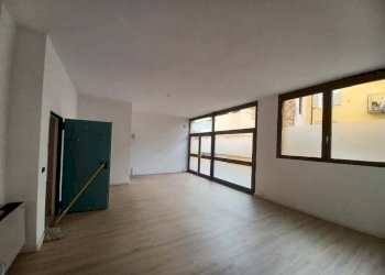 e61985c9-6ebf-4fdf-8c70-244935fb03ed.jpg - Commercial Premises Trento - photo 8