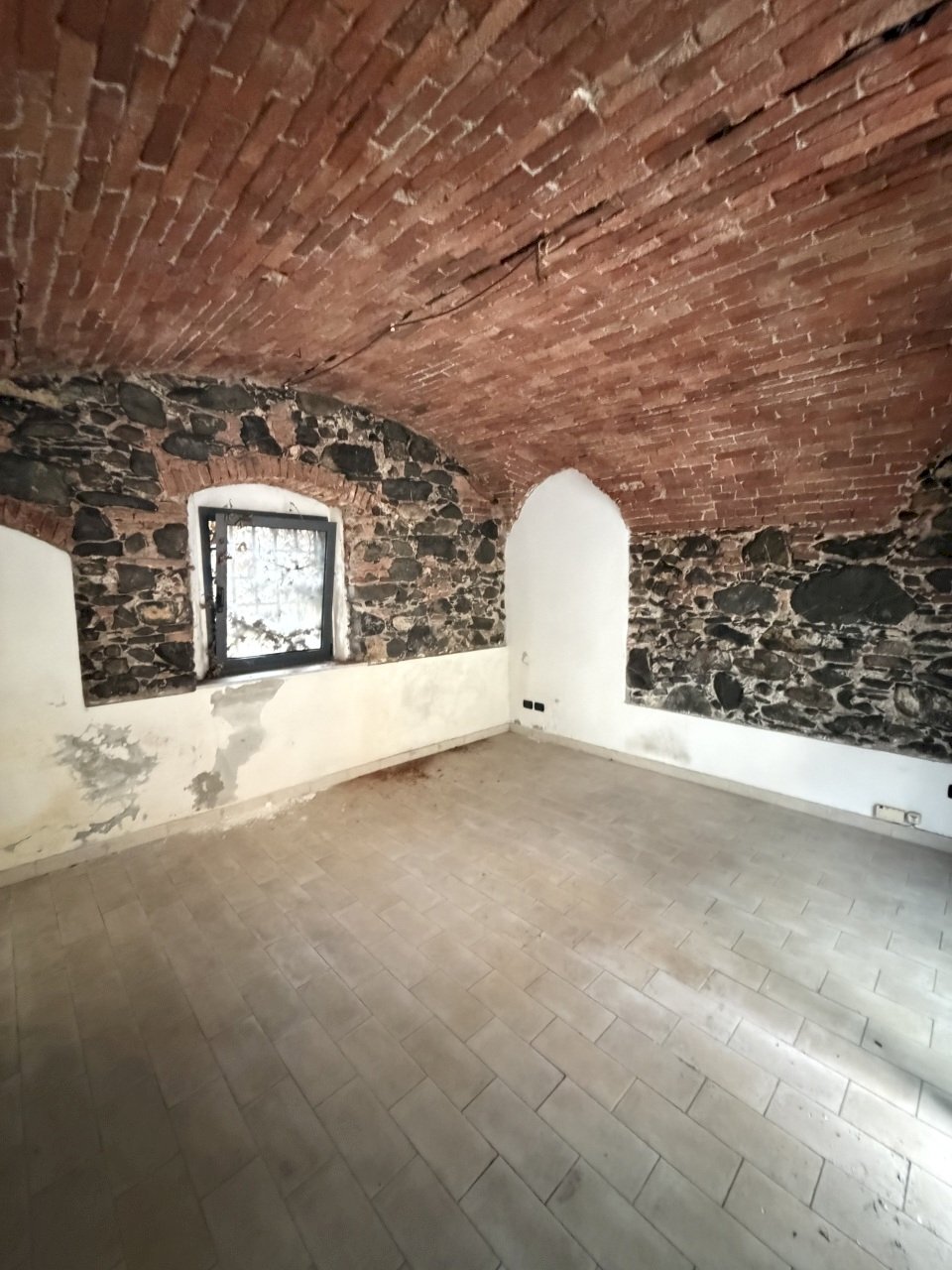 IMG_3008.jpeg - Locale Commerciale Via Sobborgo Spina, Sarzana - foto 2