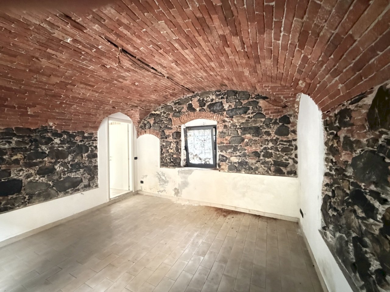 IMG_3009.jpeg - Locale Commerciale Via Sobborgo Spina, Sarzana - foto 3