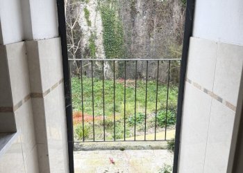 IMG_3013.jpeg - Locale Commerciale Via Sobborgo Spina, Sarzana - foto 7