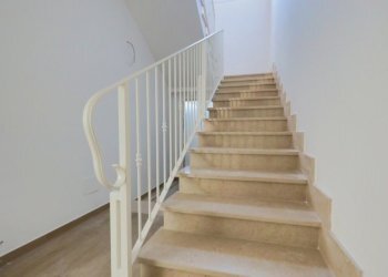 scale - Villa Via Lorenzo il Magnifico, Taranto - foto 21