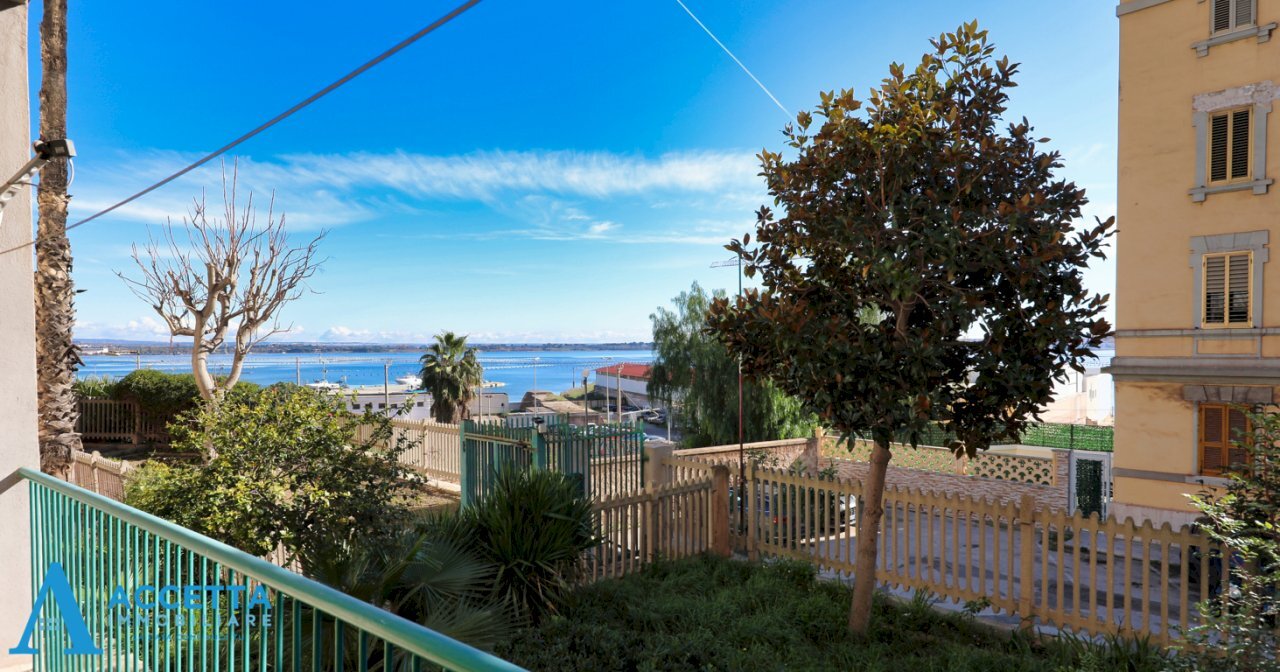 balcone - Four-room apartment Via della Croce 2, Taranto - photo 2