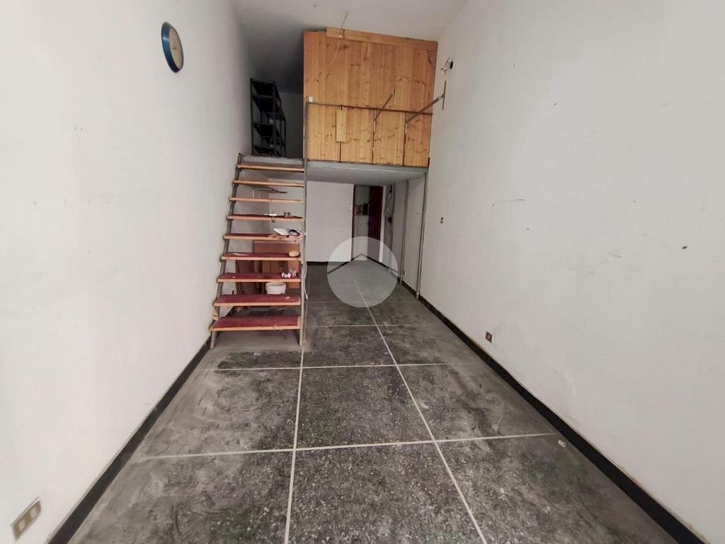 Negozio Via Sergio Piombelli, Genova (zona Certosa) - foto 1
