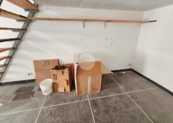 Negozio Via Sergio Piombelli, Genova (zona Certosa) - foto 2