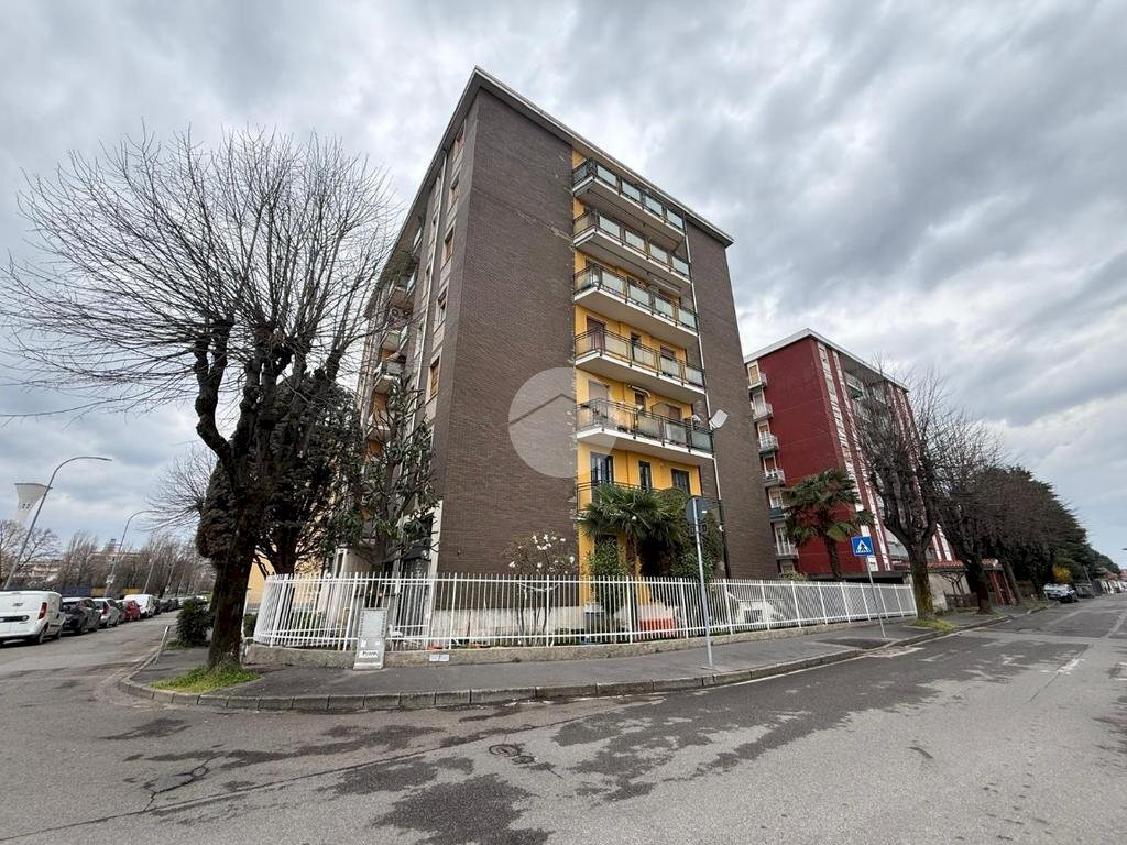 Three-room apartment Via Tommaso Grossi, Paderno Dugnano - photo 3