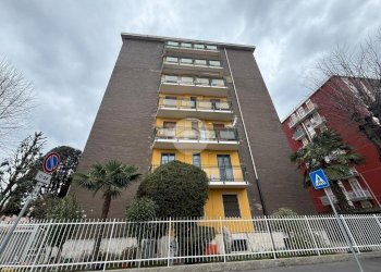 Three-room apartment Via Tommaso Grossi, Paderno Dugnano - photo 1