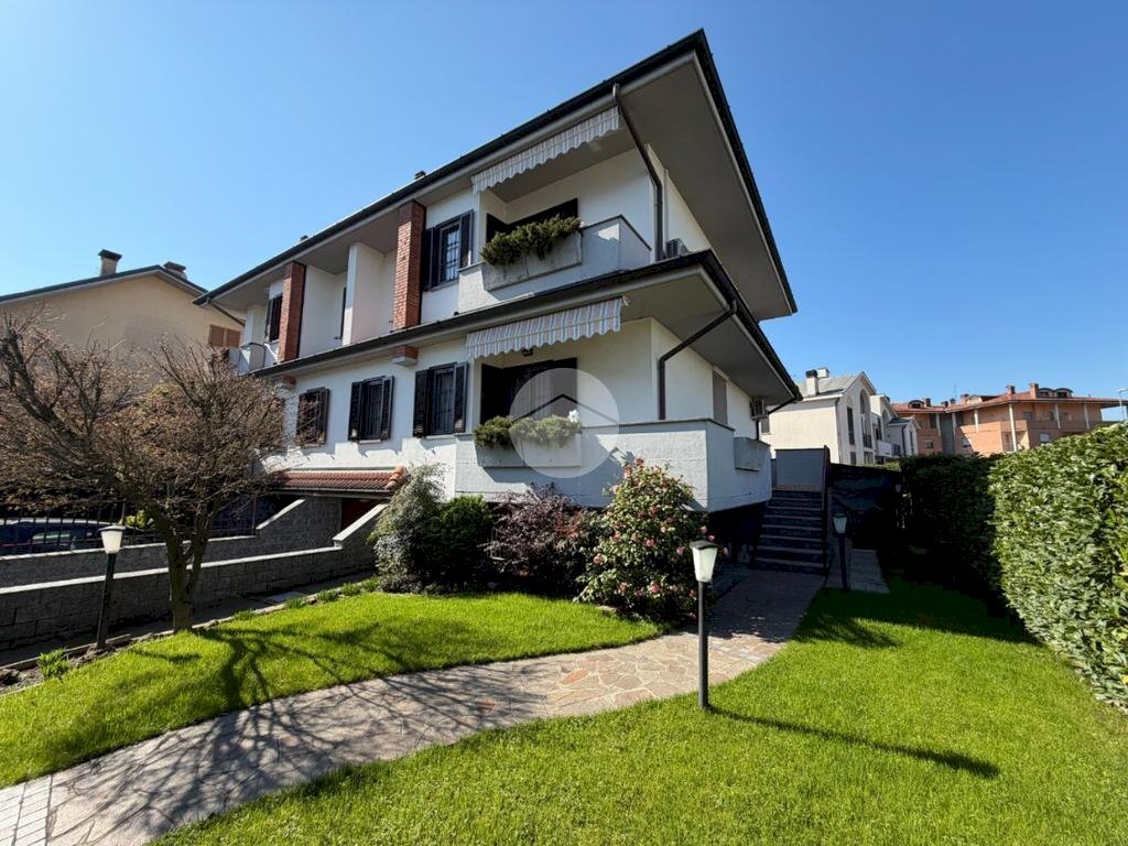 Porzione di casa Via Gen. Della Chiesa, Pessano con Bornago - foto 1