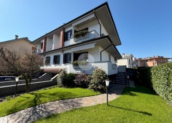 Porzione di casa Via Gen. Della Chiesa, Pessano con Bornago - foto 1